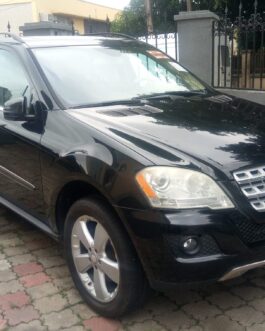 Mercedes Benz ML 350 front view a